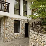 Villa Boriki Complex *
